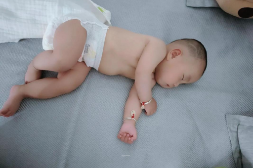 北京代生子机构包男孩五个月宝宝体重