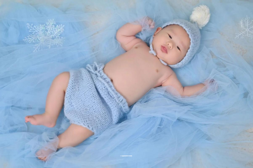 北京代生子机构包男孩宝宝睡迷糊了才肯吃奶